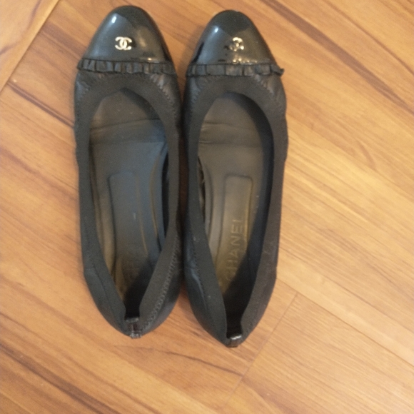 CHANEL Ballet Flats Leather Cap Toe (Flawed) - Picture 5 of 5